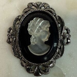 Vintage Clear & Black Cameo with Ornate Silver Tone Frame Brooch Pendant Pin